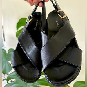 Alohas marshmallow sandals in black Size 39.